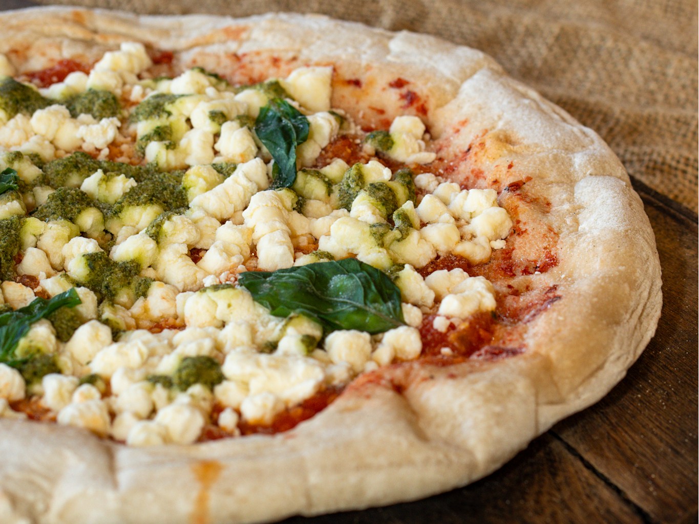 PIZZAS Pesto verde y albahaca - 8 porciones