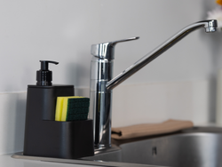 Dispensador rectangular c/portaesponjas Negro