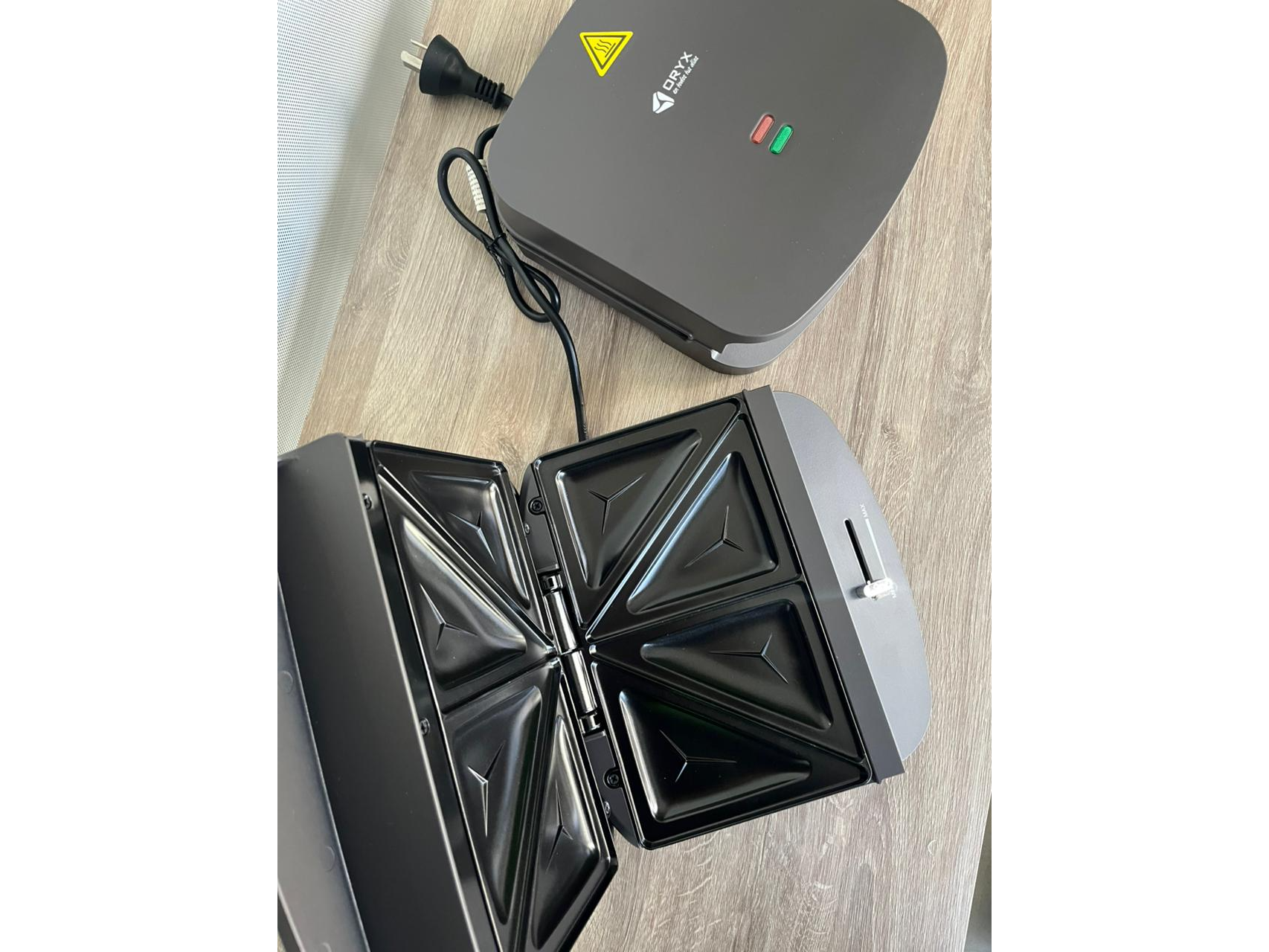 MAQUINA SANDWICHERA ELECTRICA ORYX OR-2000