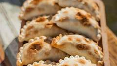 EMPANADAS Y CALZONES
