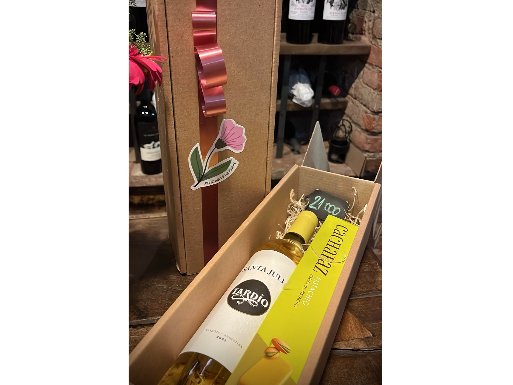 Box Santa Julia Tardío + bombones Cachafaz x12u