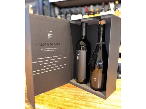 Precio especial Estuche vino + Espumante Alma Negra
