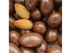 Almendras confitadas con chocolate con leche.