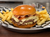 Bacon white burguer doble con papas