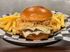 Crispy white burguer doble con papas