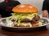 Fresh burger simple con papas
