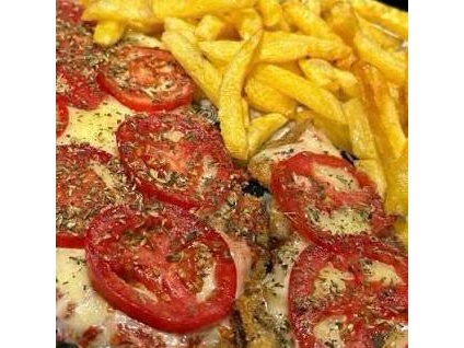 MILANESA DE CARNE CON GUARNICION