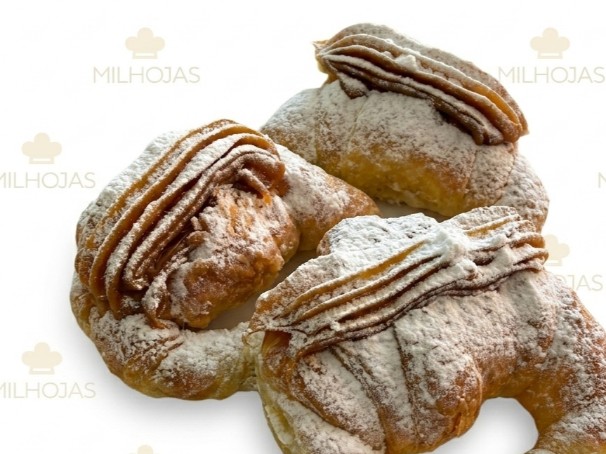 MEDIALUNA CON DULCE DE LECHE