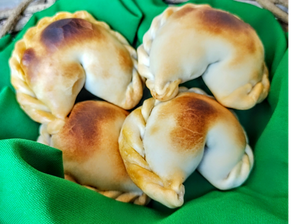 EMPANADA CRIOLLA de urqu tierra y raíces