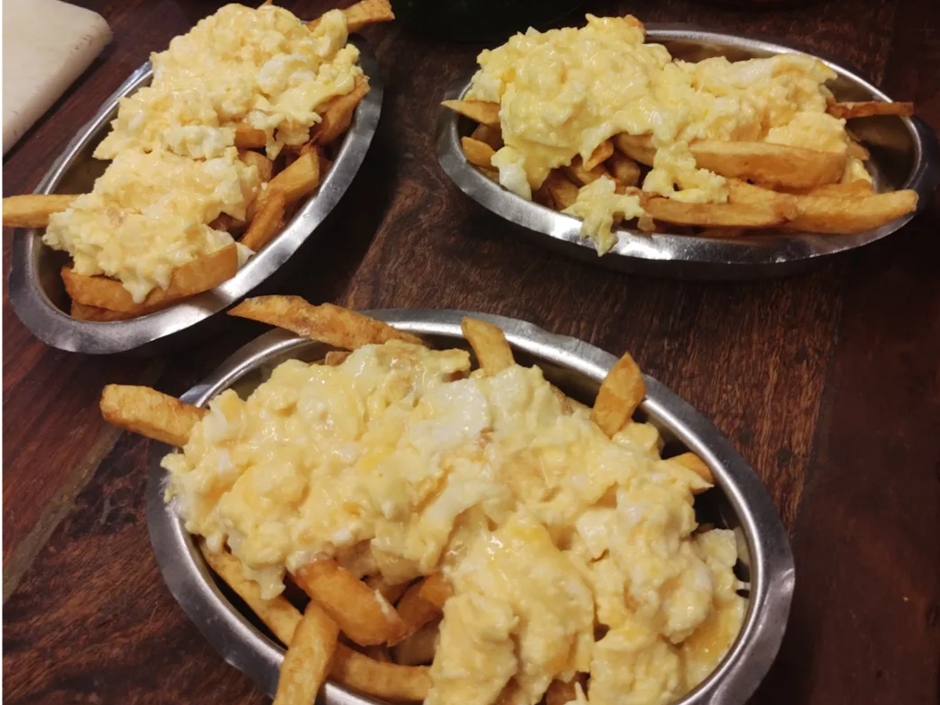 PAPAS CON HUEVO PORCIÓN CHICAS