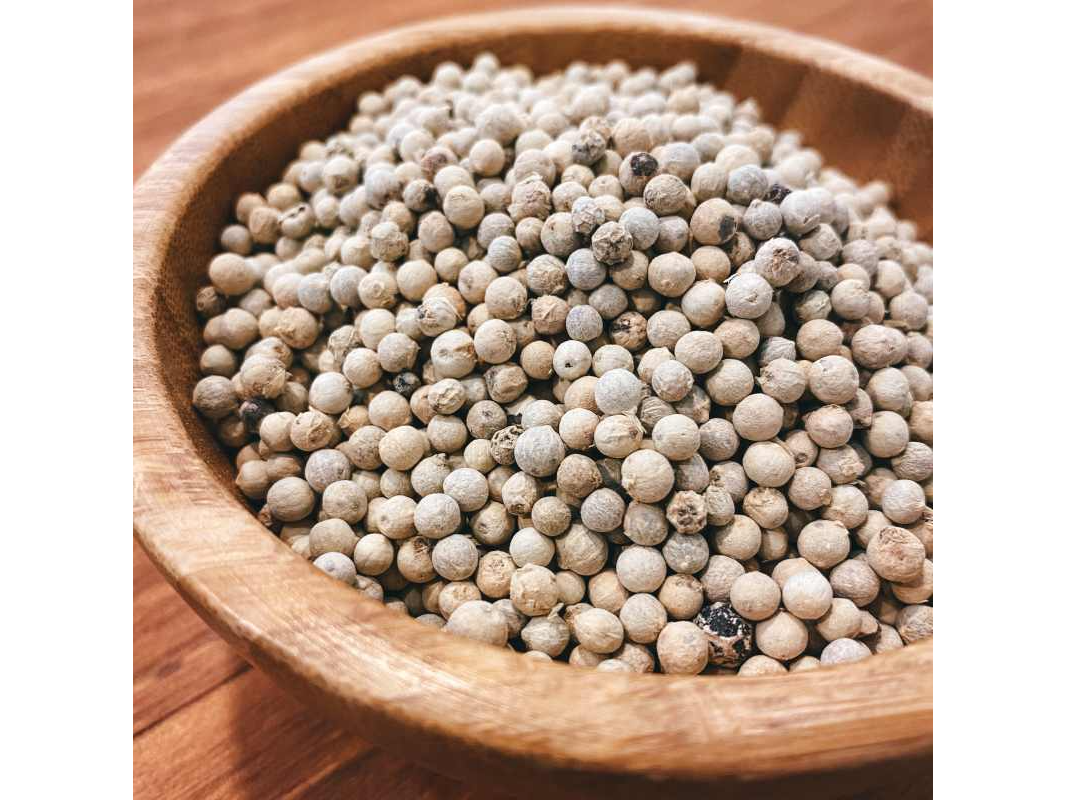 Pimienta blanca en grano