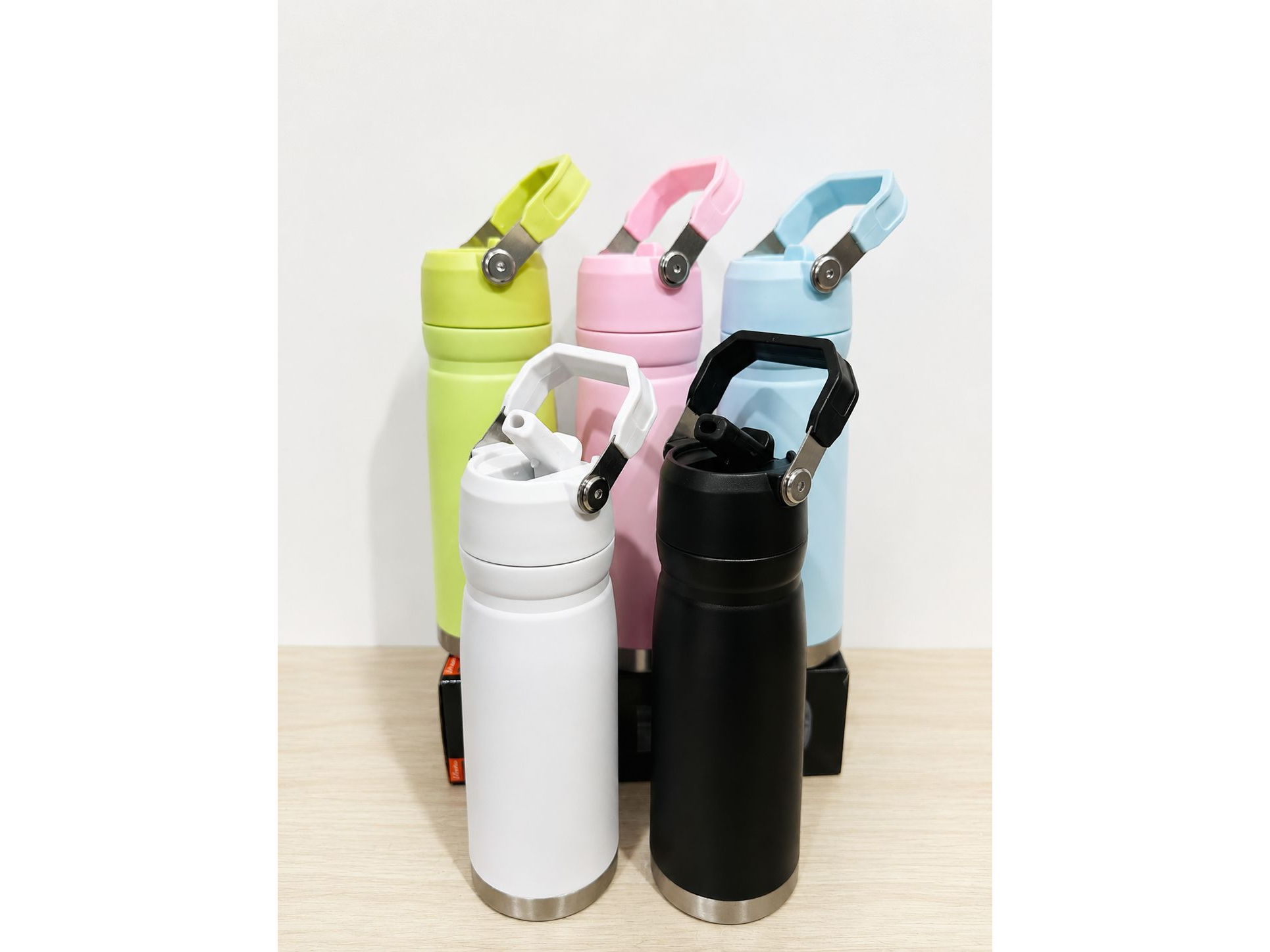 *🥤✨ Botella Térmica Flip Straw 650 ml