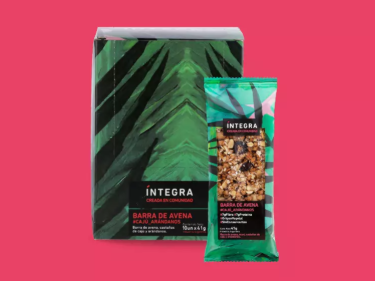 Integra cajú y arándanos