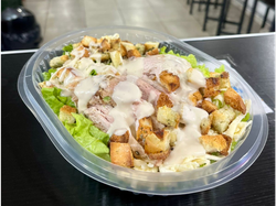 Ensalada caesar + Jugo natural