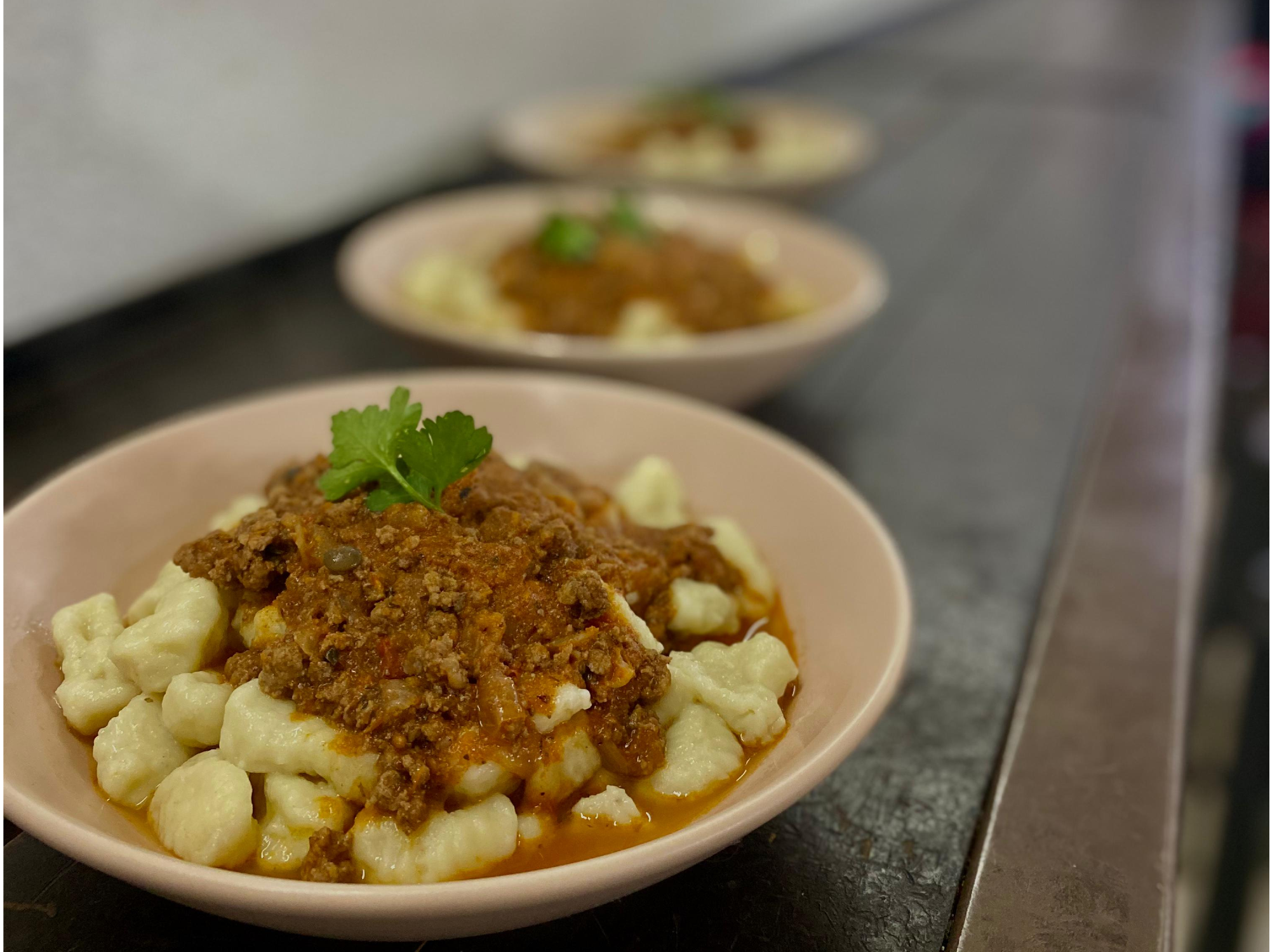 3X2 ÑOQUIS CON BOLOGNESA, ESTOFADO