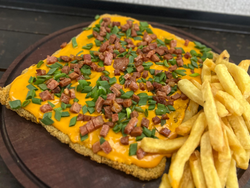 Milapizza cheddar, verdeo y bacon para 2