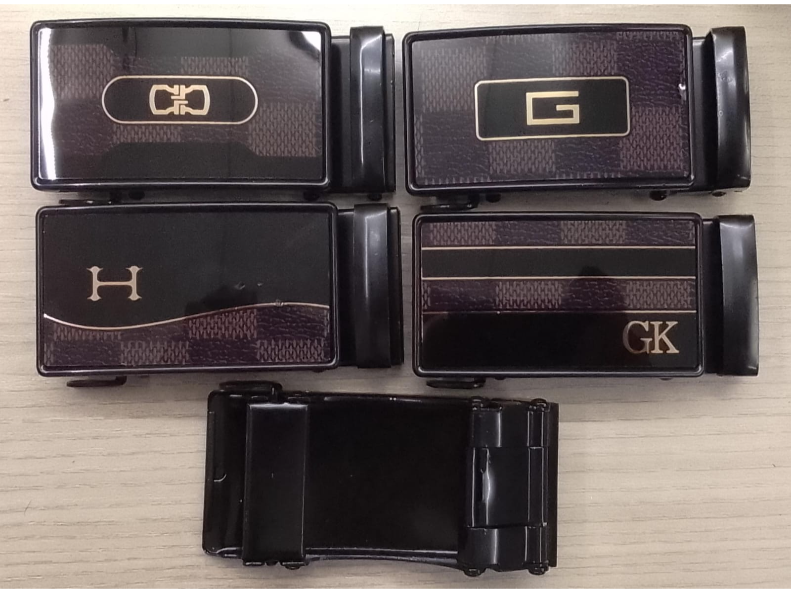 #25 Chapa Fondo Negro Automático 4cm