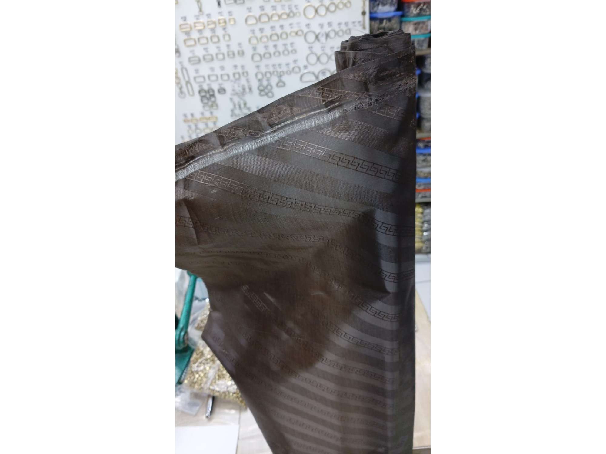 #7 Forro Café Oscuro Liso Con Diseño