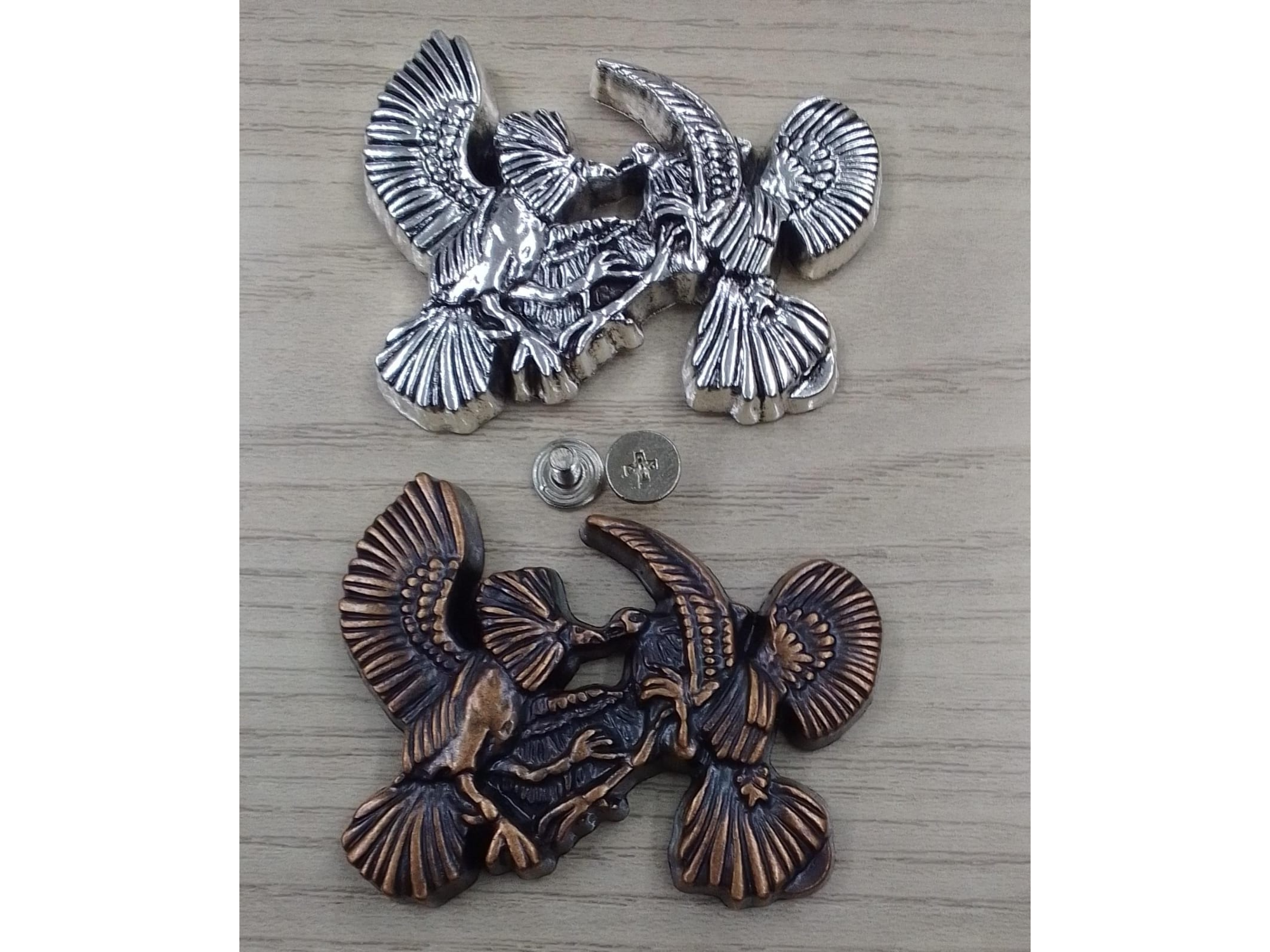 #7 Placas Gallos niquel y bronce 3.8x4.9cm