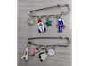 gancho broche con dijes