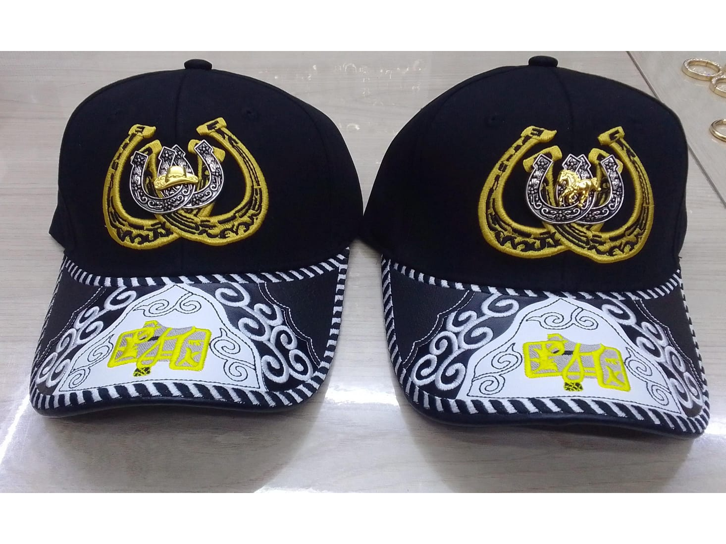 #9 Gorro Trucker Vaquero negro  chapa sombrero y caballo