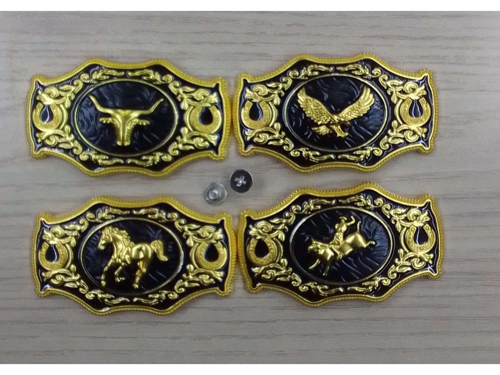#4 Placas premium negra y dorado 3.5x6cm