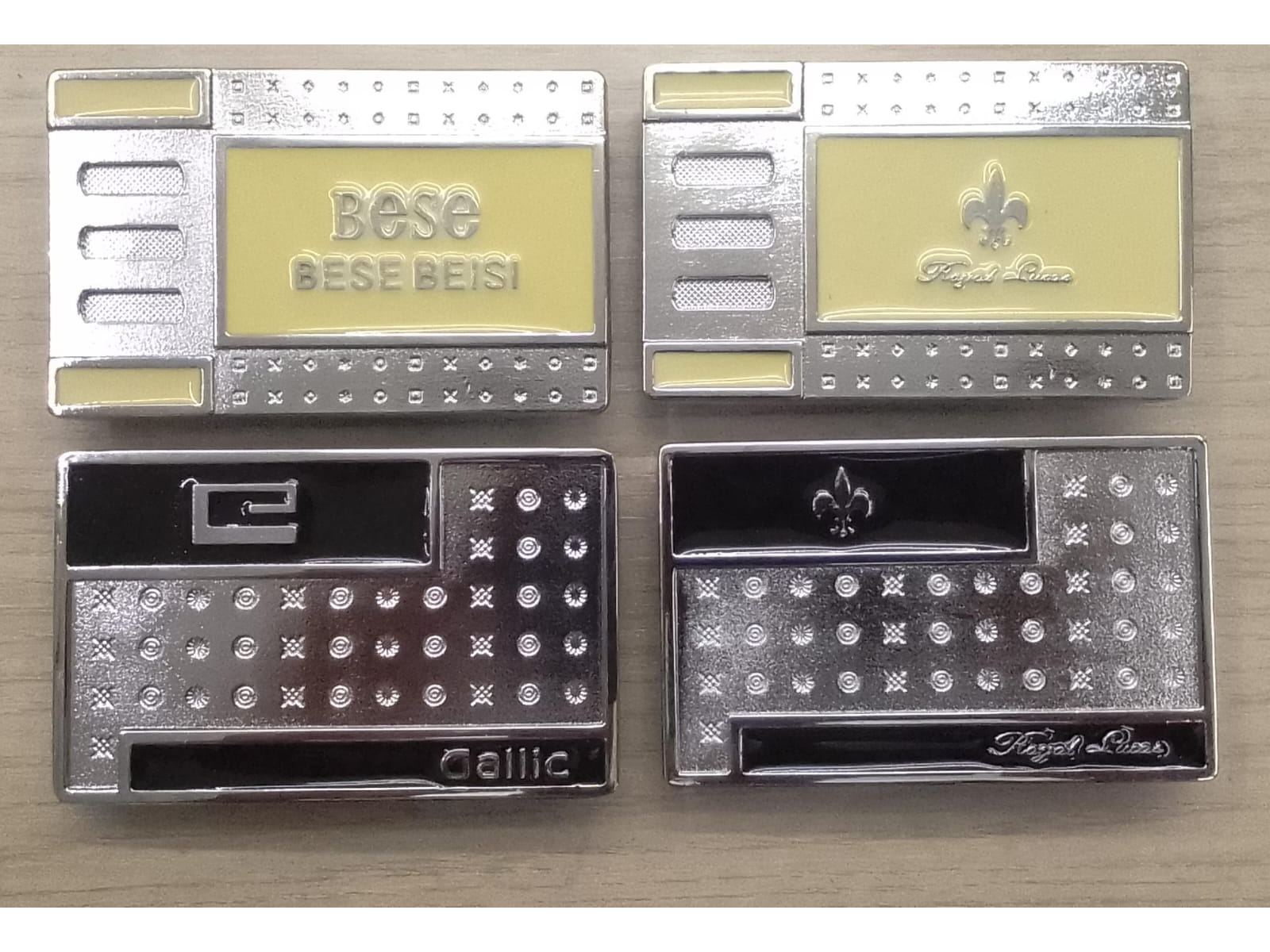 #20 Chapa Plateada Con Negro Y Blanco 3.8cm