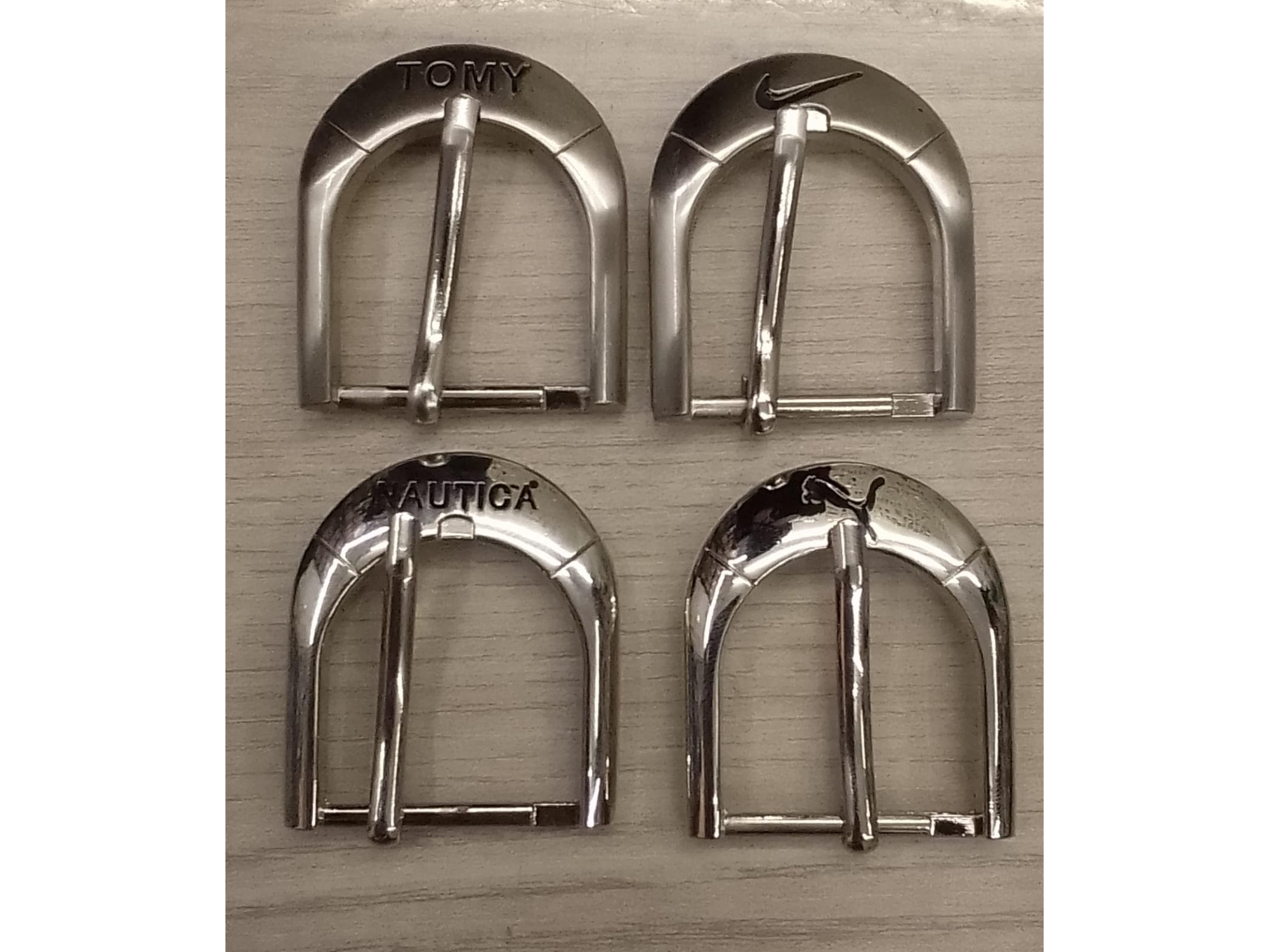 #17 Hebilla Níquel Con Marca 3cm