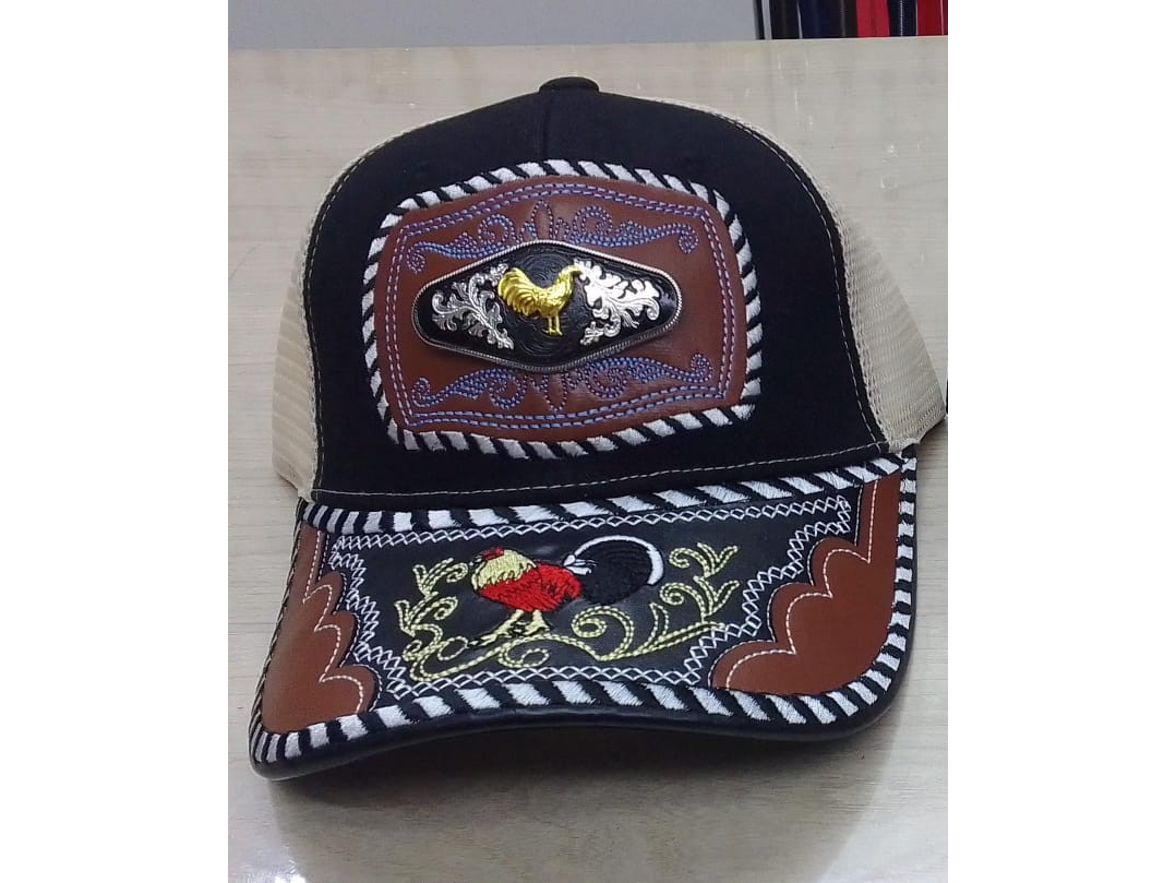 #4 Gorro Trucker Vaquero negro beige con chapa gallos dorado