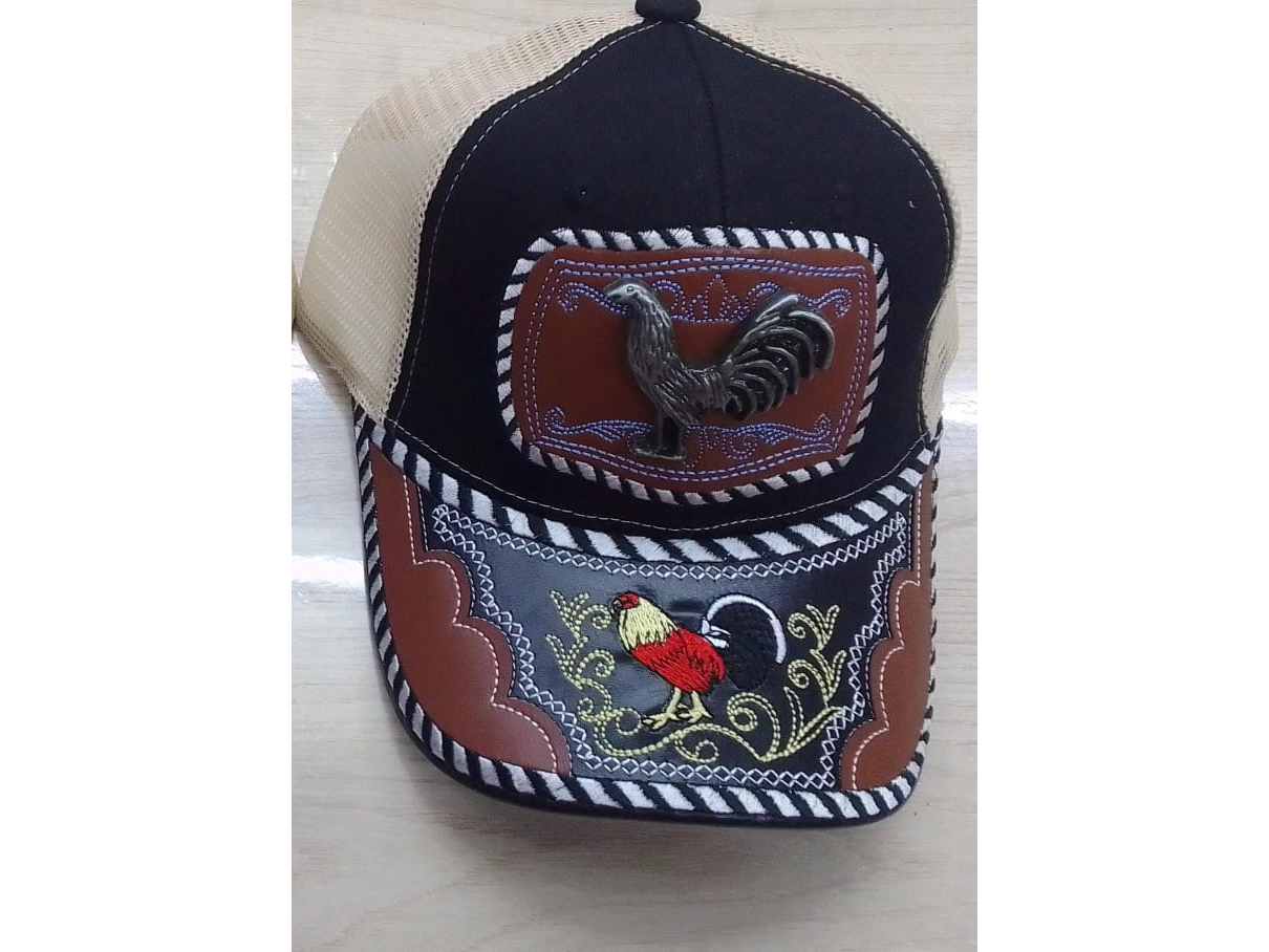 #8 Gorro Trucker Vaquero negro con beige chapa gallo ahumado