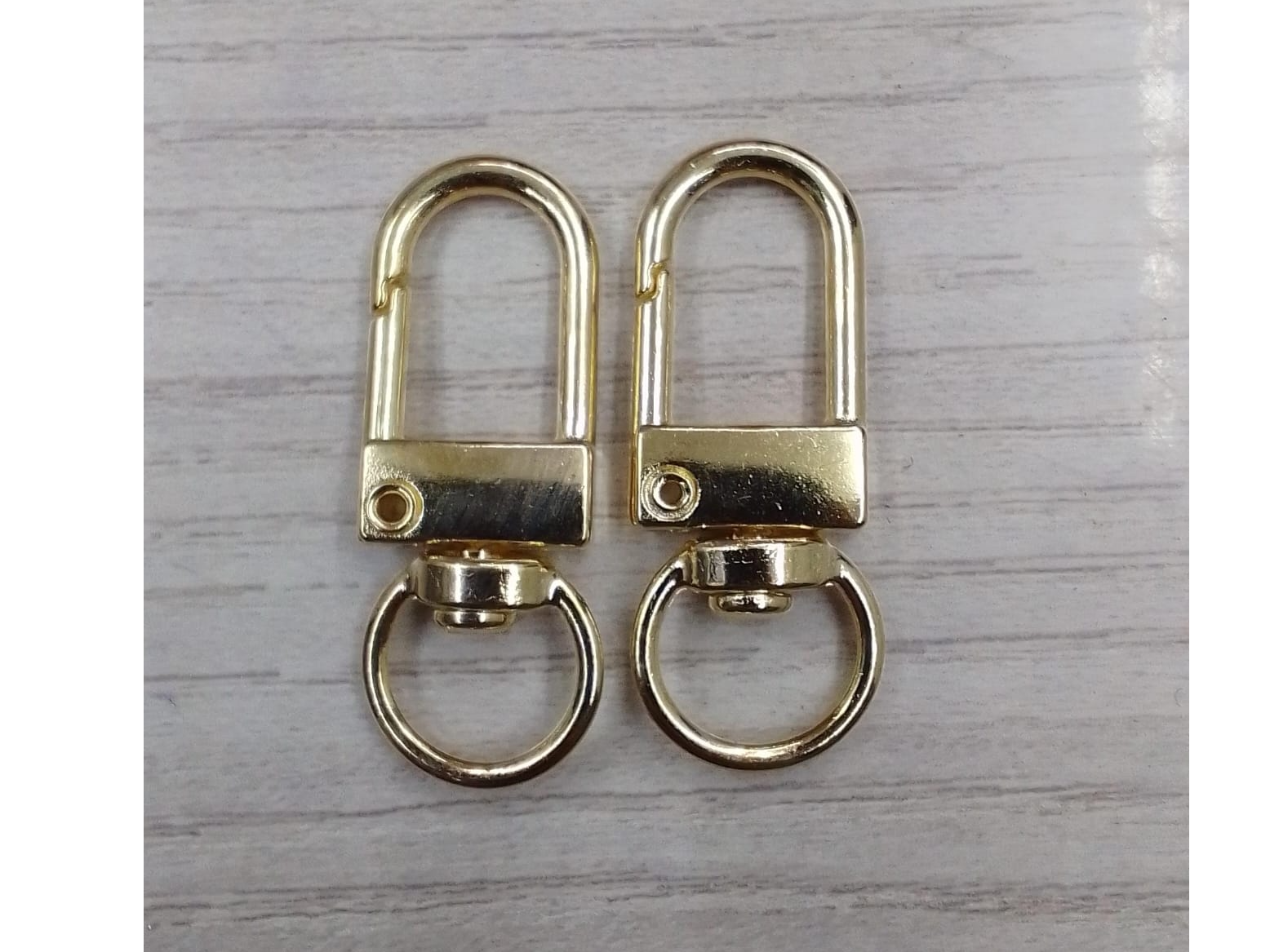 Mosqueton de 1.cm tipo candado dorado BRASIL