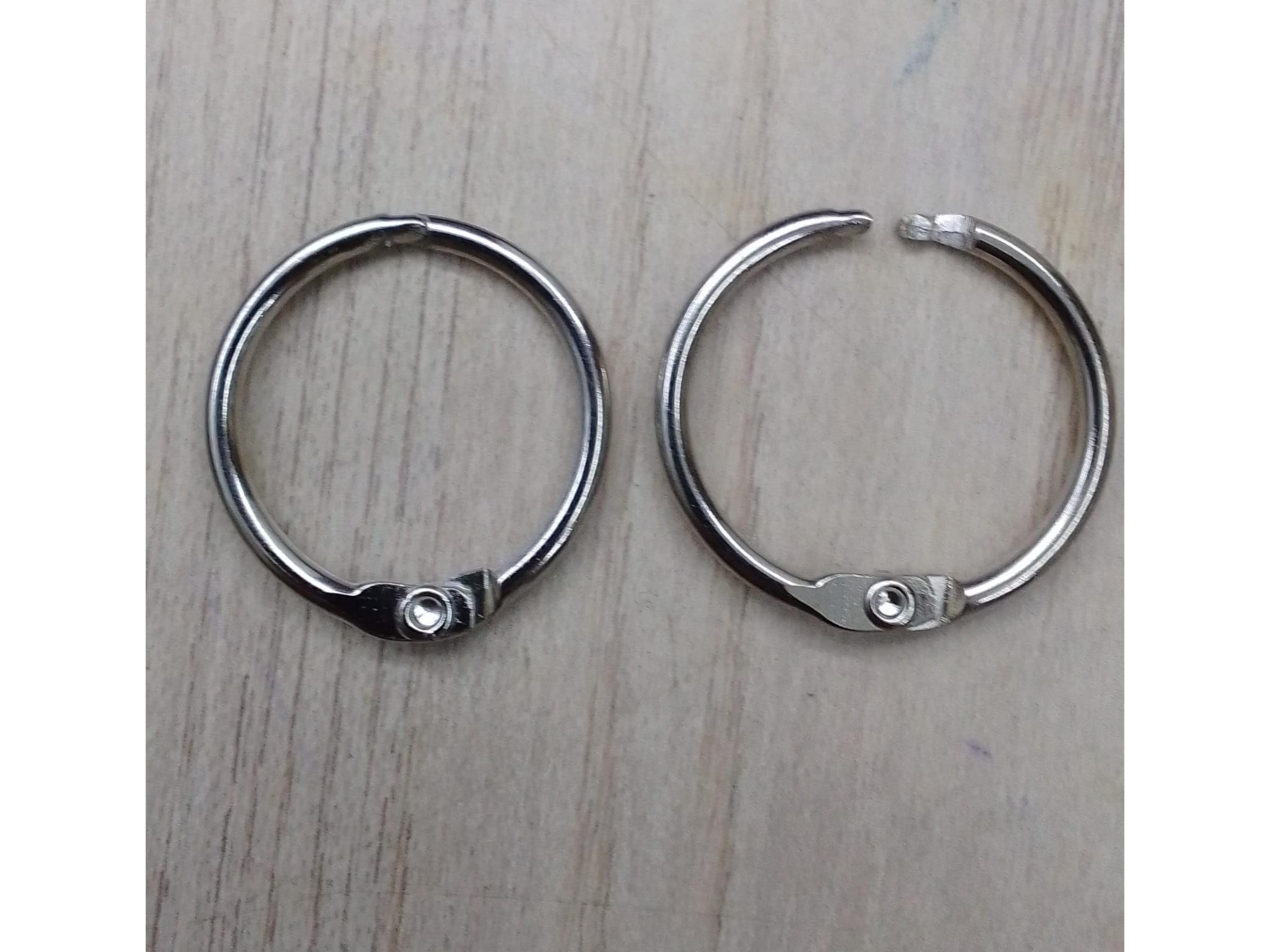 #15 Argolla con abertura 2 cm para CARPETAS