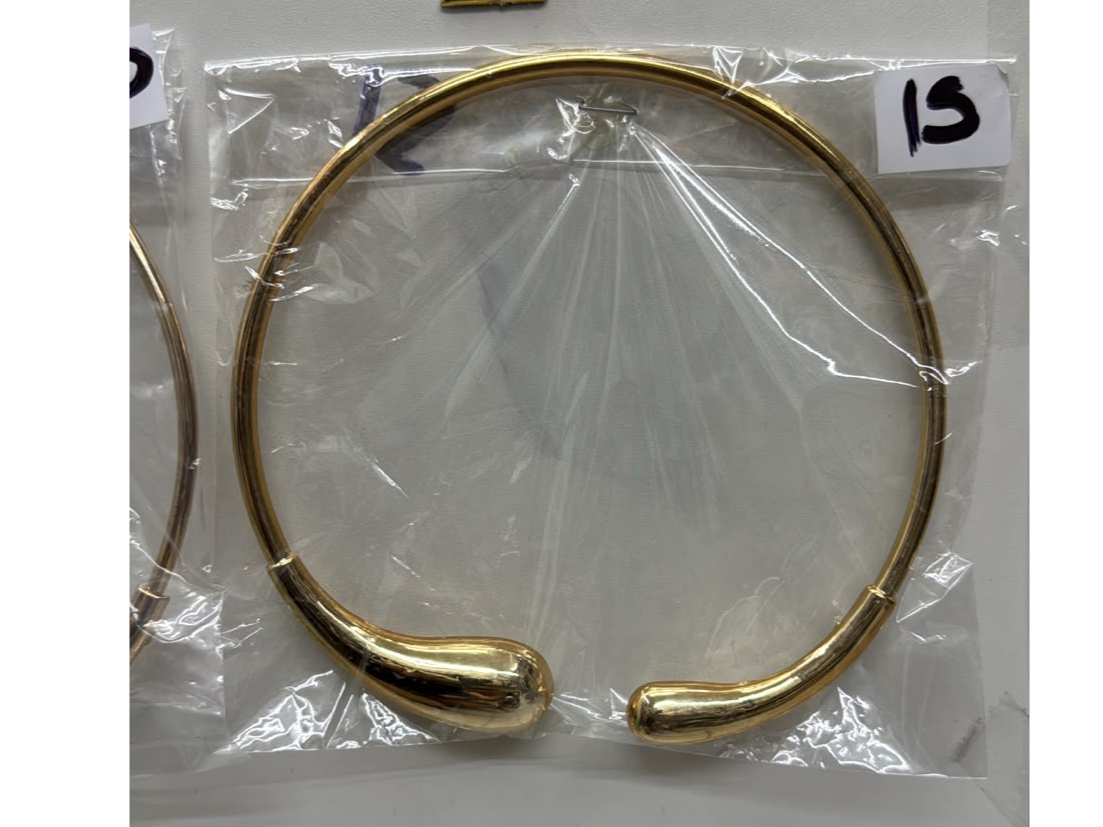 Collar plastico para vestidos
