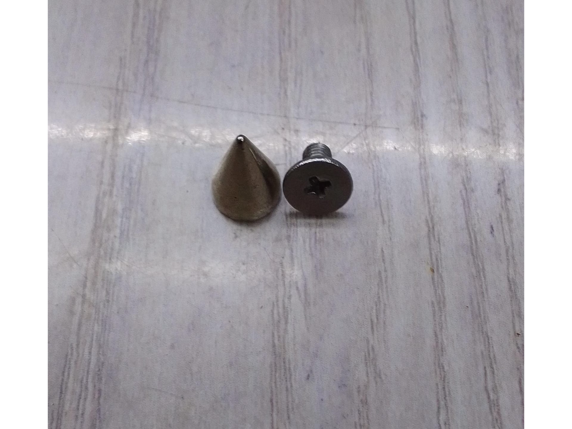 Púas con tornillo 10x7