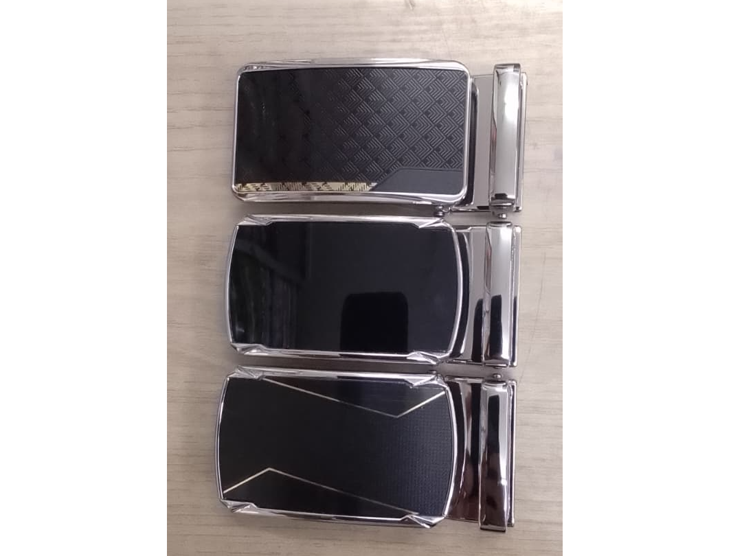 #12 Chapa Plateada Fondo Negro 3.5cm