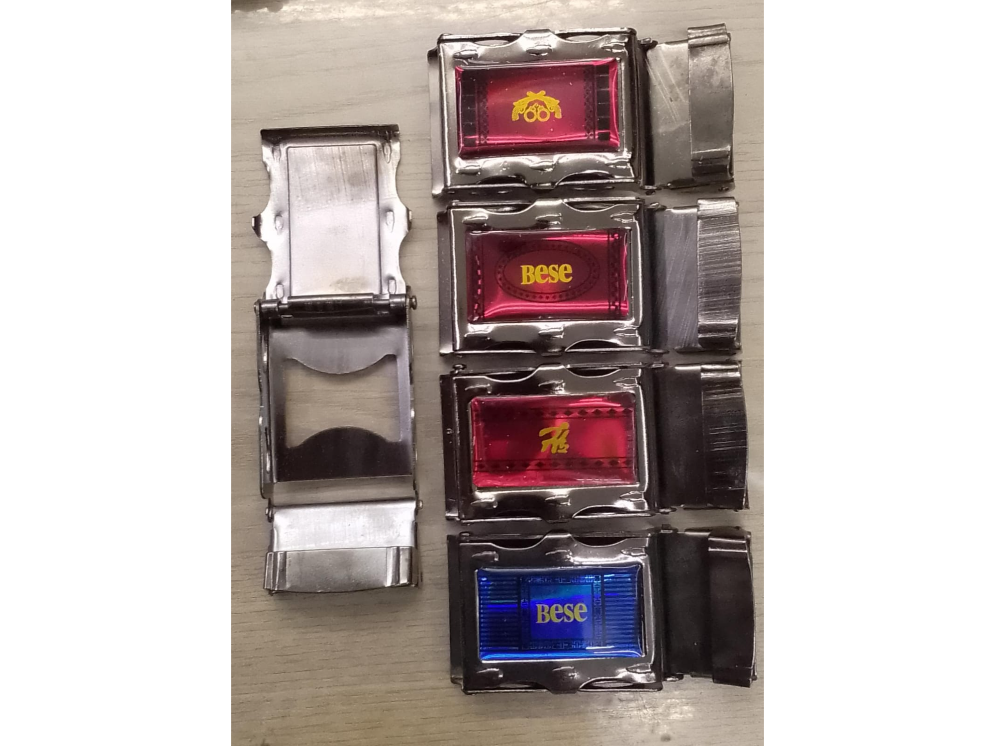 #24 Chapa Destapador Rojo Y Azul 4cm