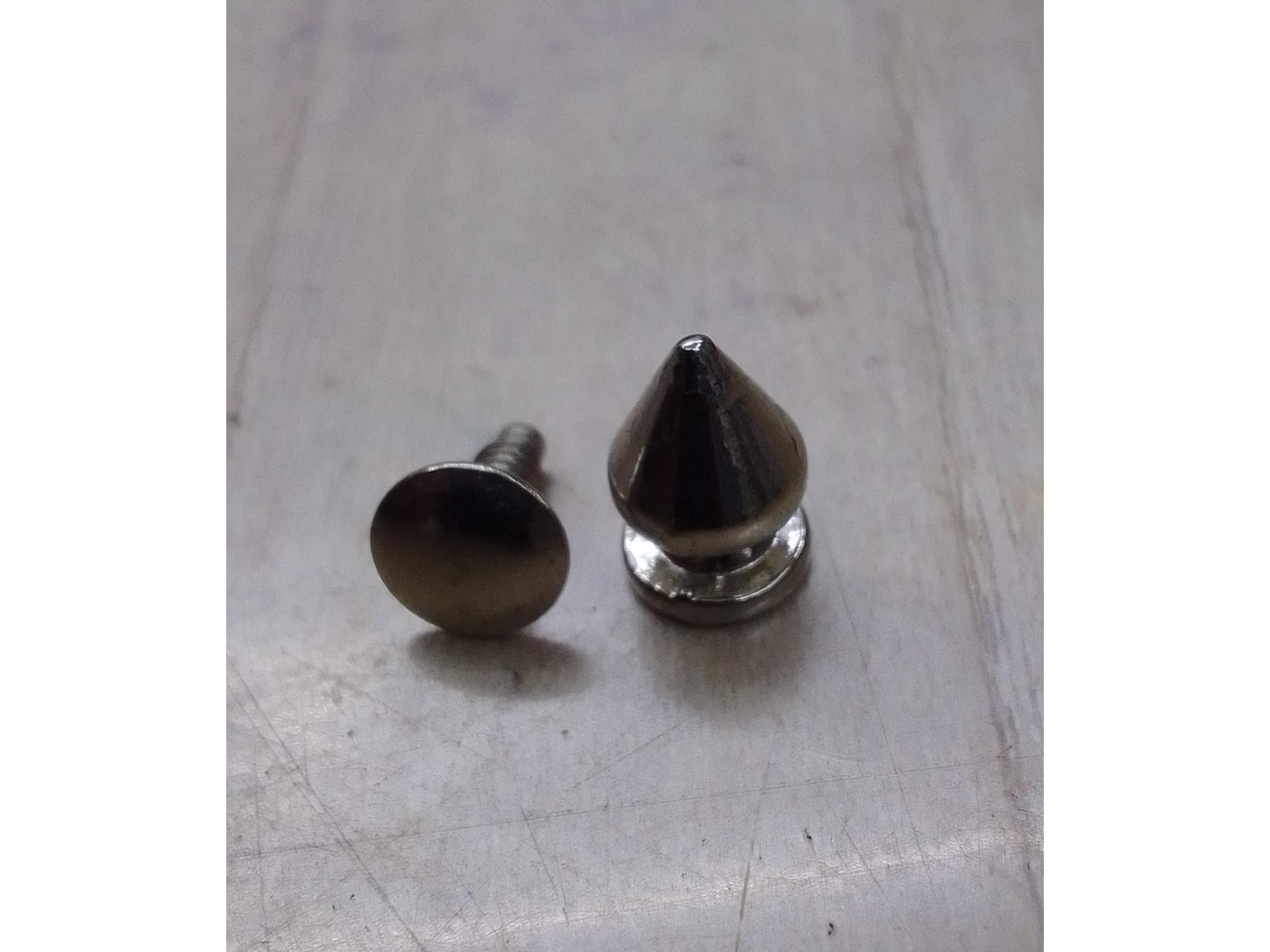 Púas a remache 12x7