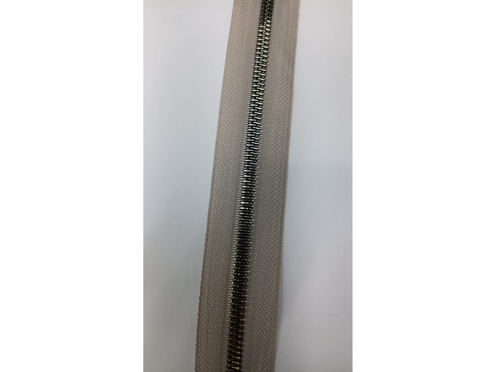 #18 Cierre Piel Diente Dorado #5