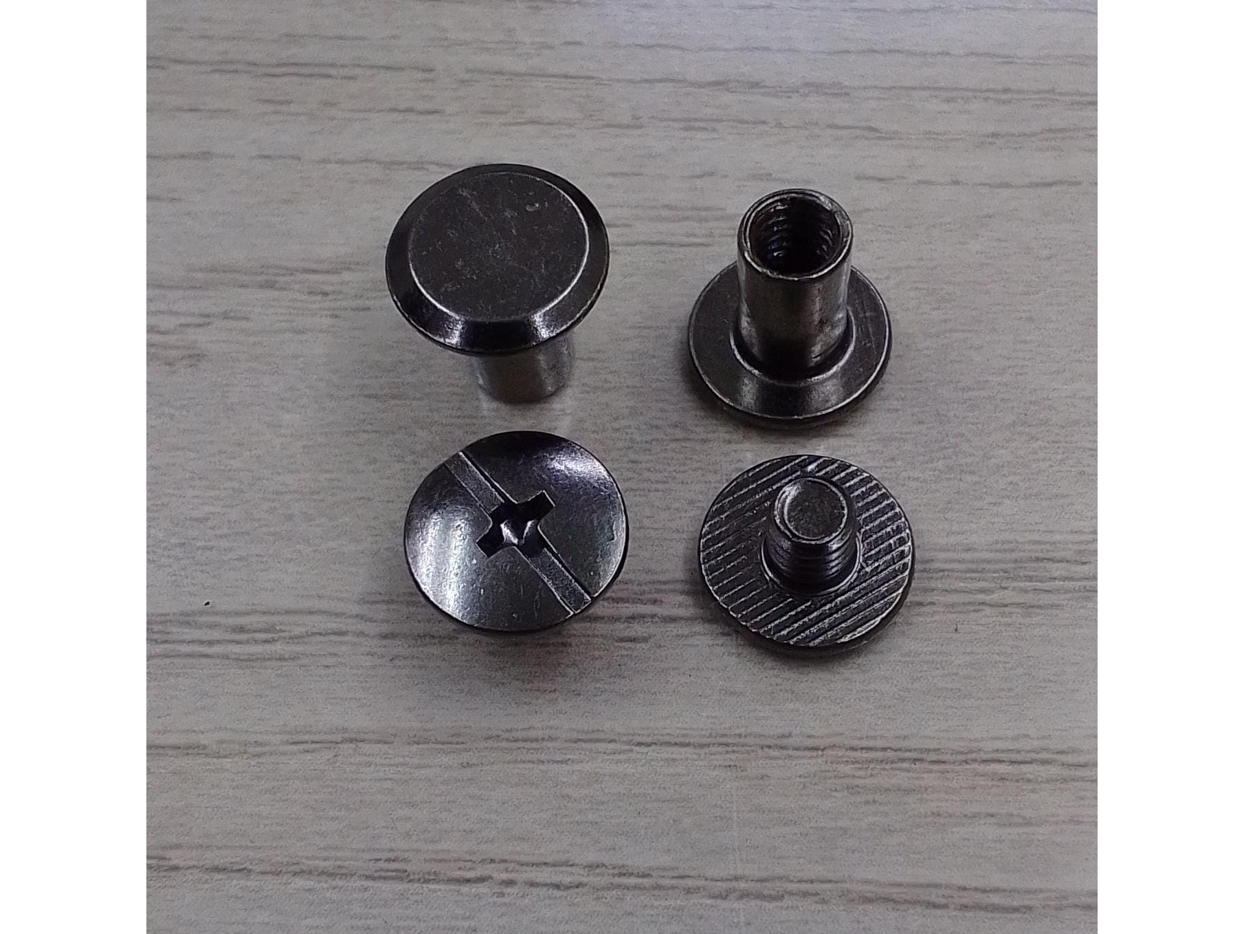 R25- Remache 9x9  Ahumado x 100 unidades