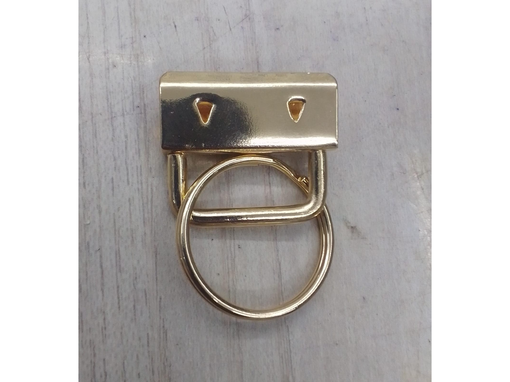 Argolla para cueros  2cm dorado