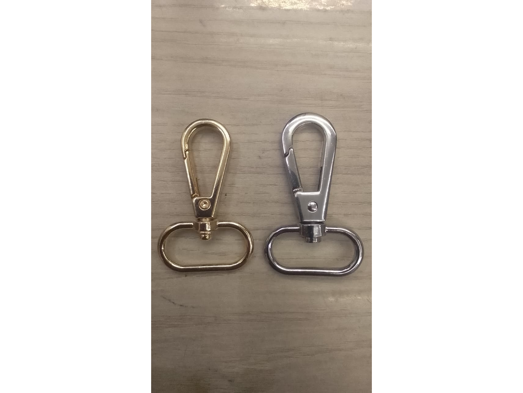 #4 Mosquetones Níquel Y Dorado 2.5cm