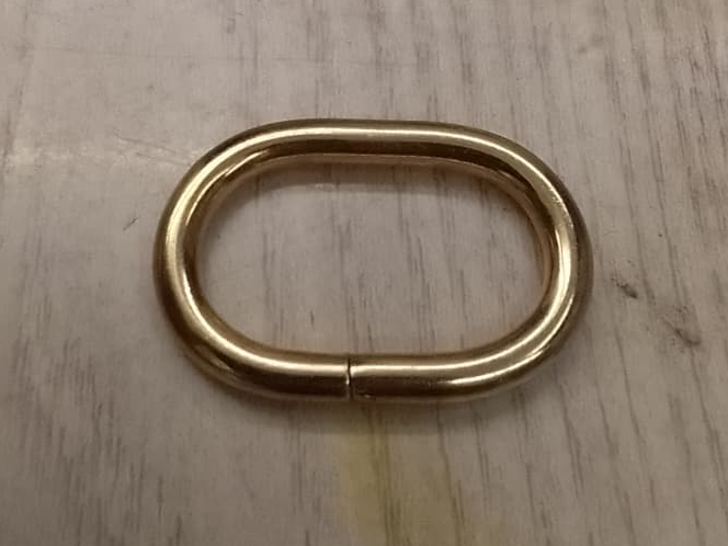 #8 Argolla Ovalada Dorada 2.5cm