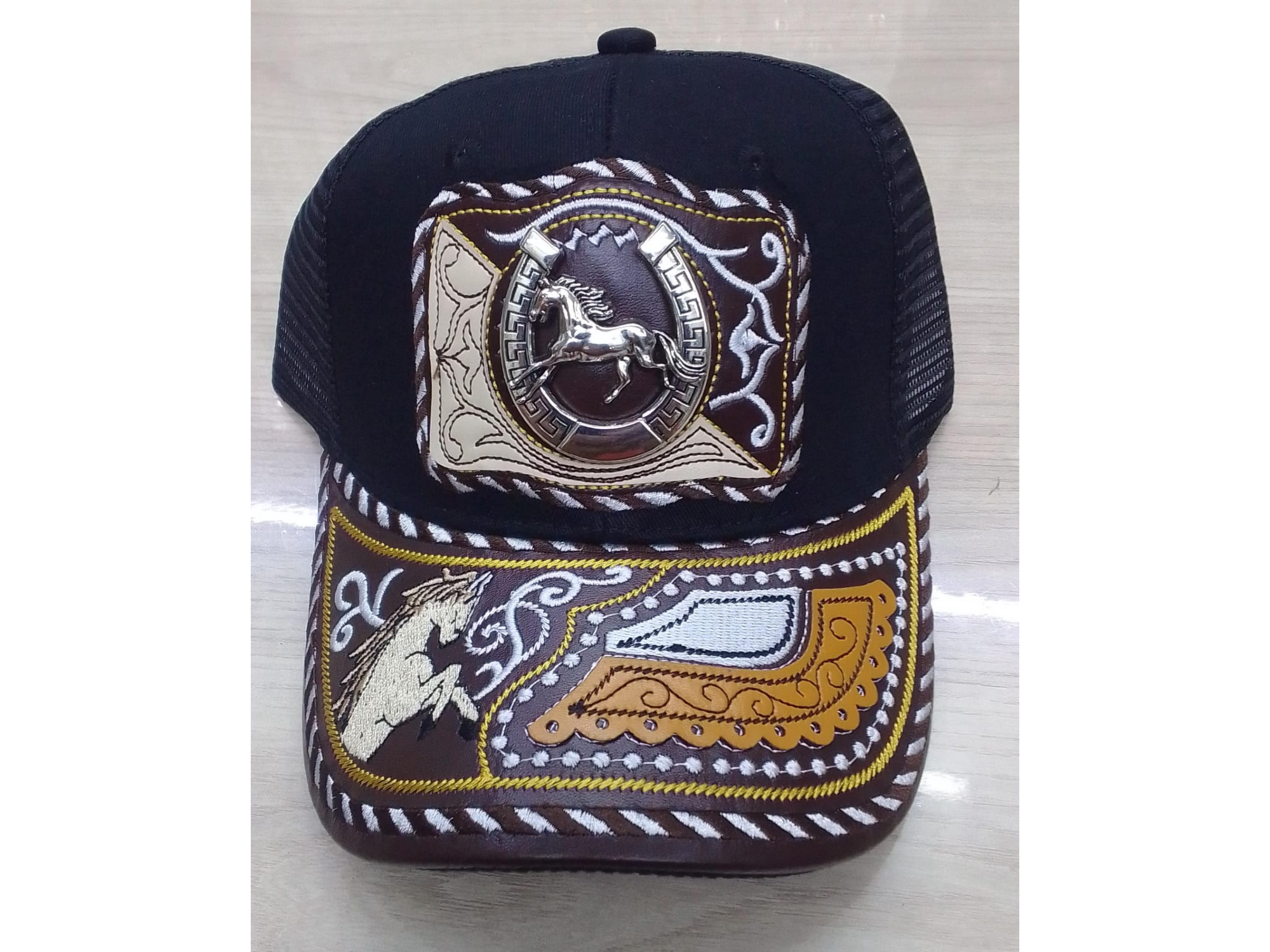 #12 Gorro Trucker Vaquero negro chapa herraje caballo