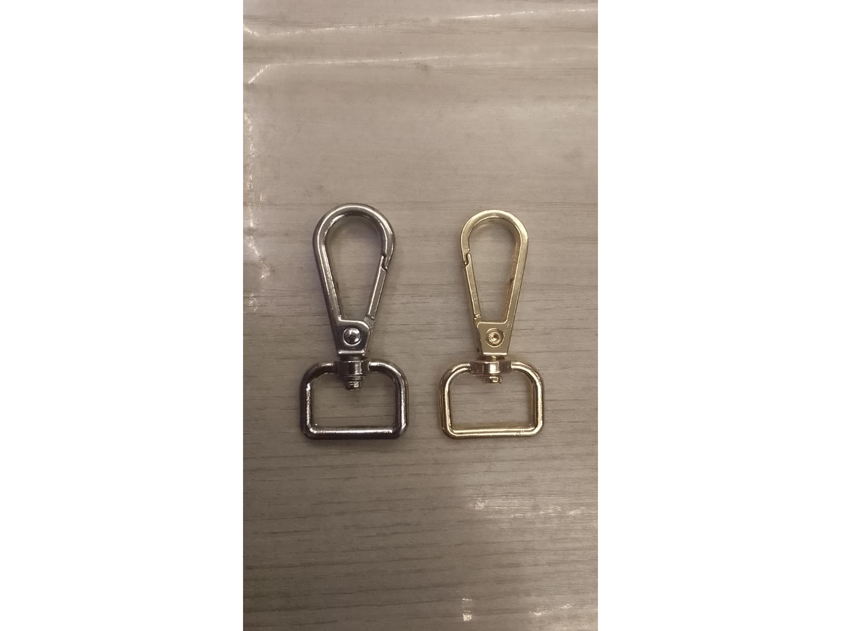 #21 Mosquetones Dorado Níquel 1.5cm