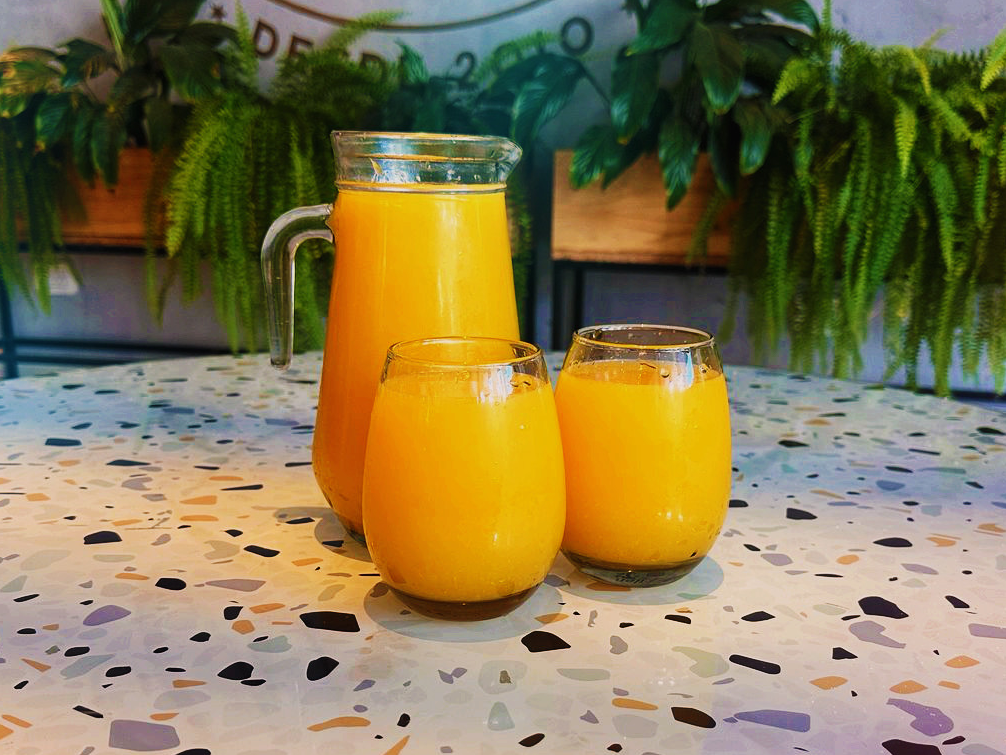 Jarra de jugo de naranja