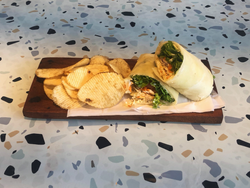 Wrap de Pollo - Con Papas copetín / ensalada