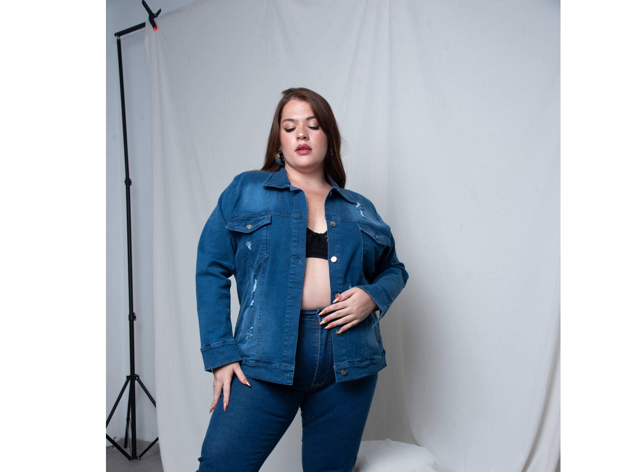 Campera de jeans con cintura y roturas clásica ART. 407 R