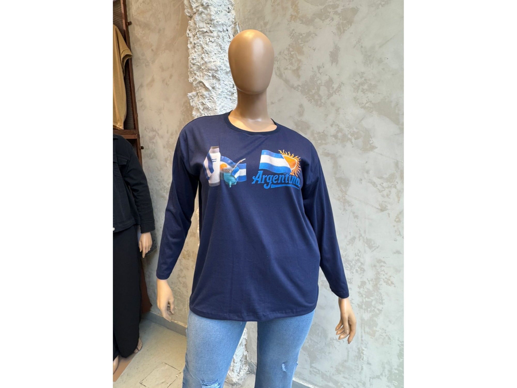 Remera básica escote redondo manga larga estampada Art. 601E V