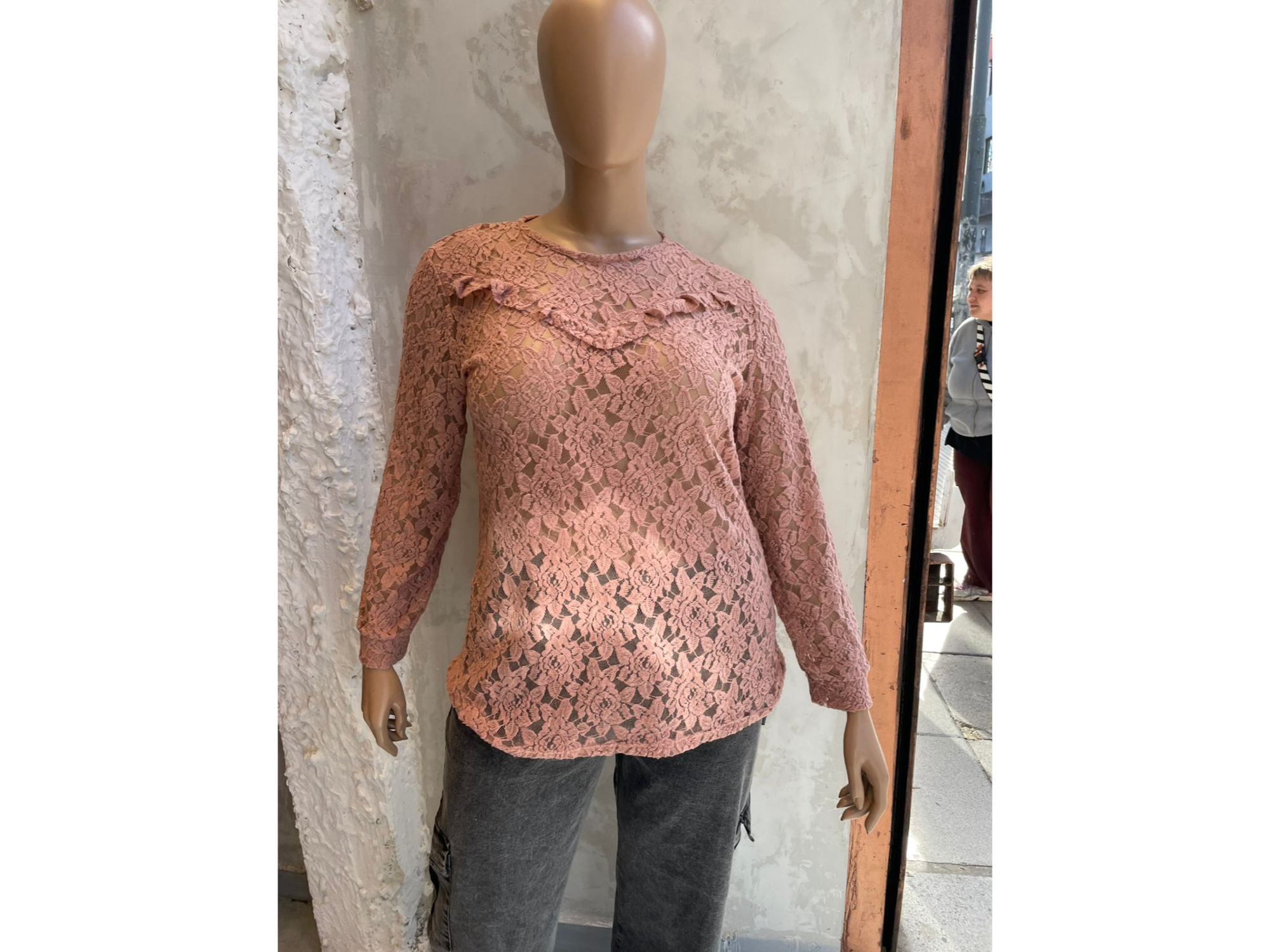 Remera con encaje y volados rosa ART. 621