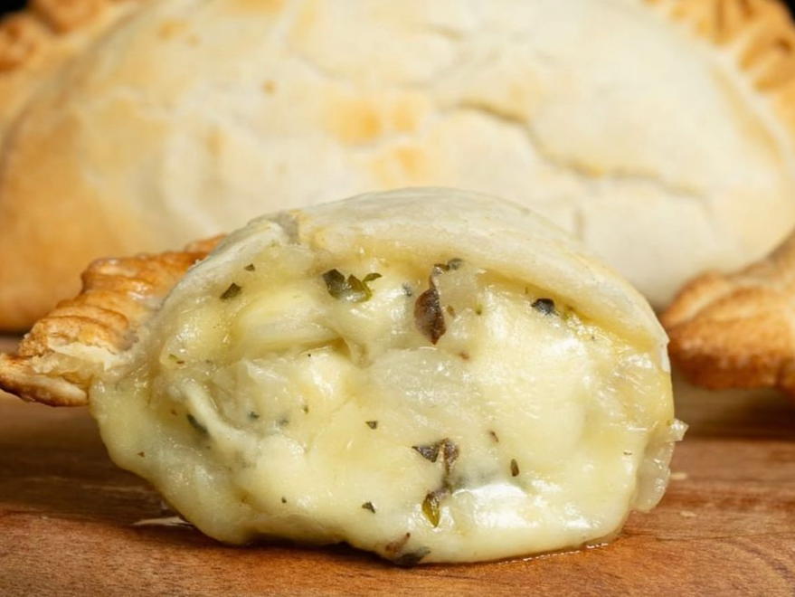 Empanada de cebolla y queso